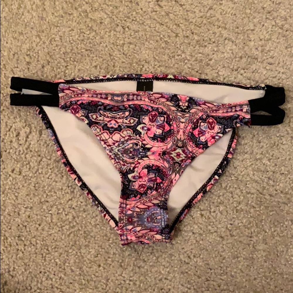 Cute patterned bikini bottoms